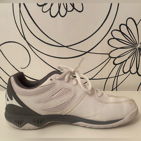 Mizuno volleyball shoes. Size US female 6.5. White/grey/blue - Picture 8 of 12